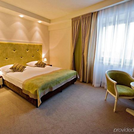 Hotel Prezydencki 4-Star Rzeszow Ruang foto