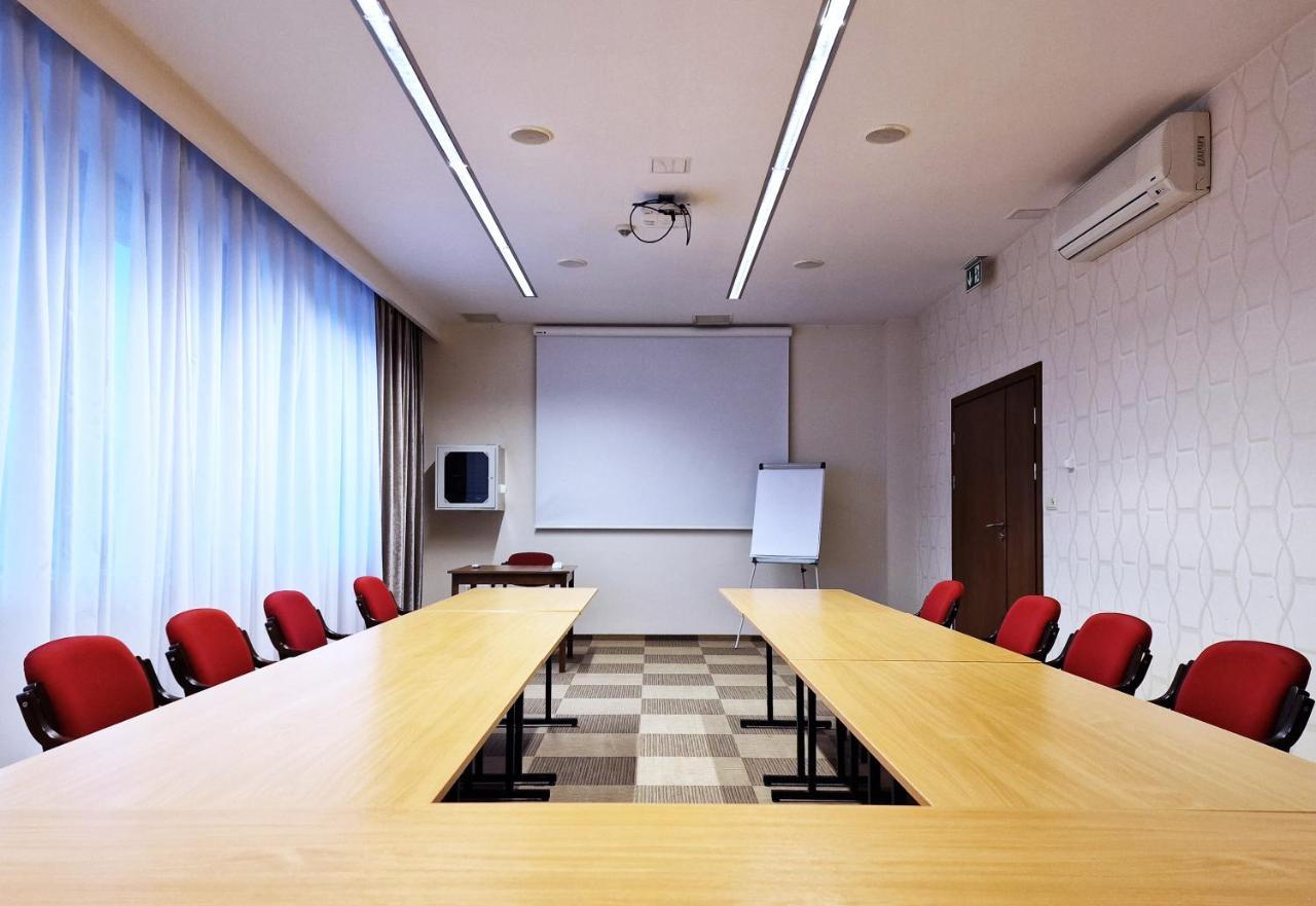 Hotel Prezydencki 4-Star Rzeszow Bagian luar foto