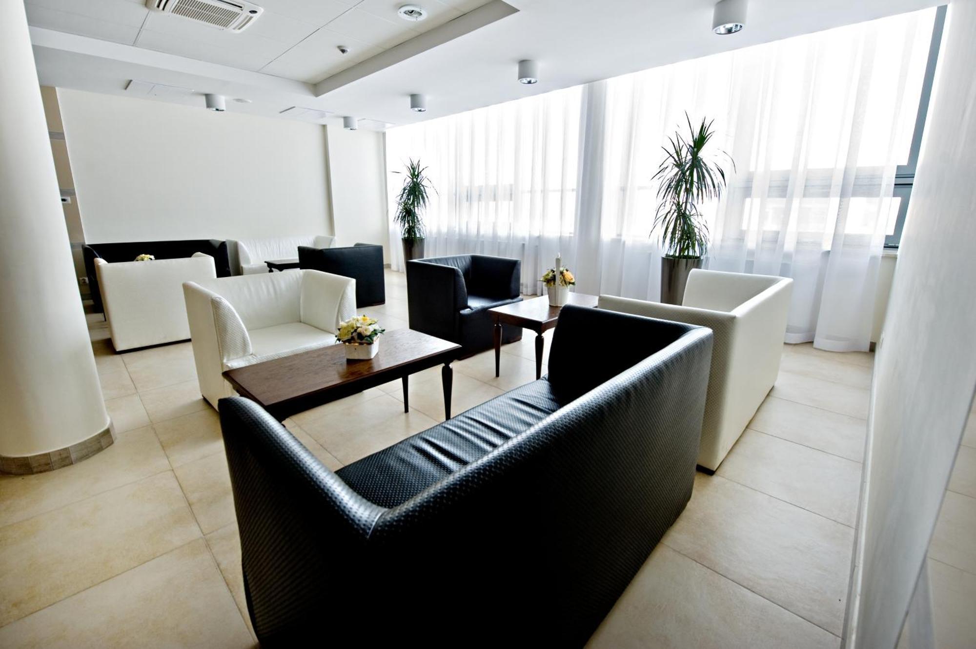 Hotel Prezydencki 4-Star Rzeszow Bagian luar foto