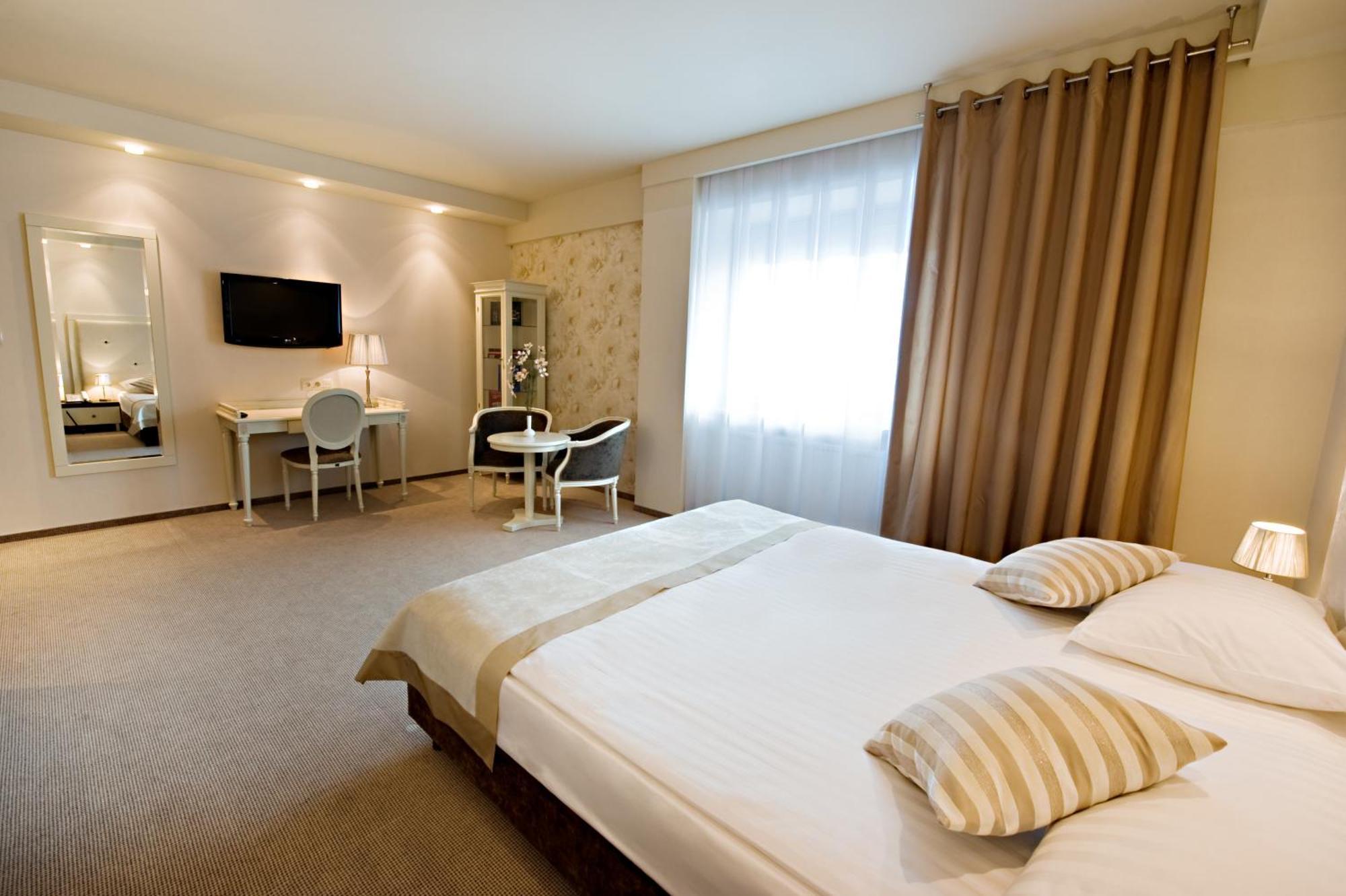 Hotel Prezydencki 4-Star Rzeszow Bagian luar foto