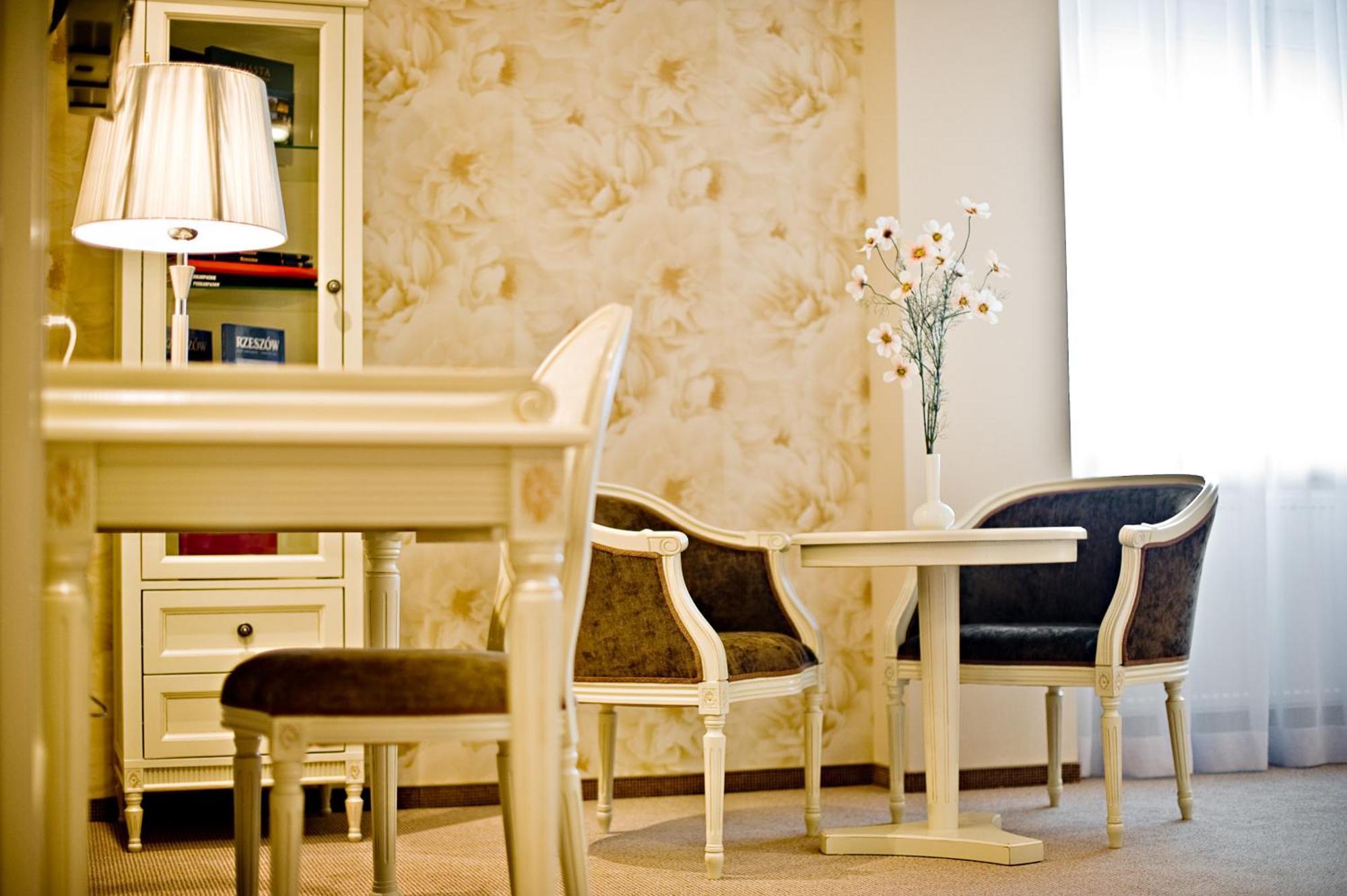 Hotel Prezydencki 4-Star Rzeszow Bagian luar foto