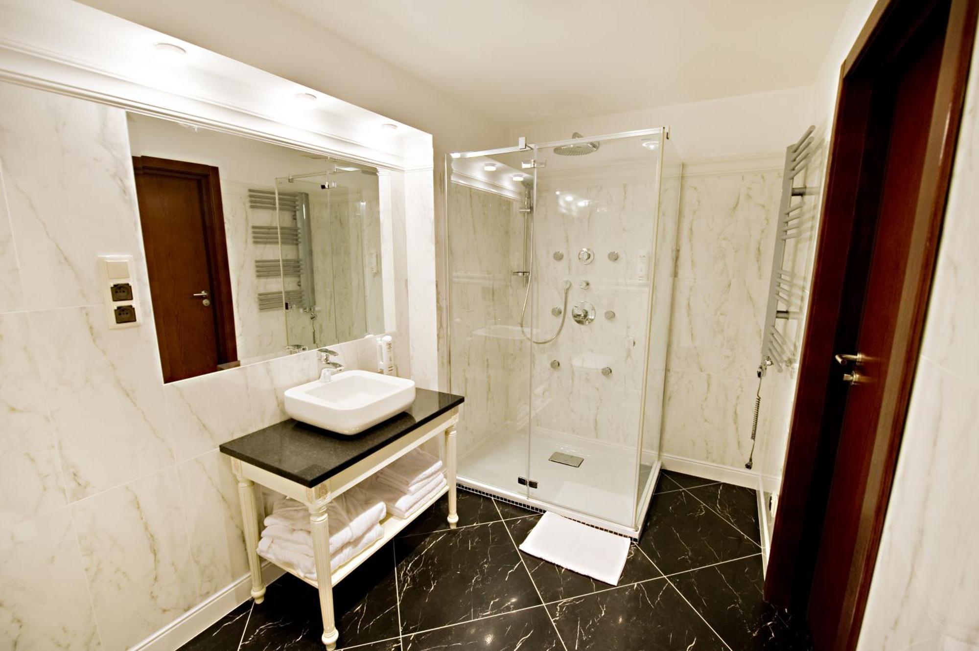 Hotel Prezydencki 4-Star Rzeszow Bagian luar foto