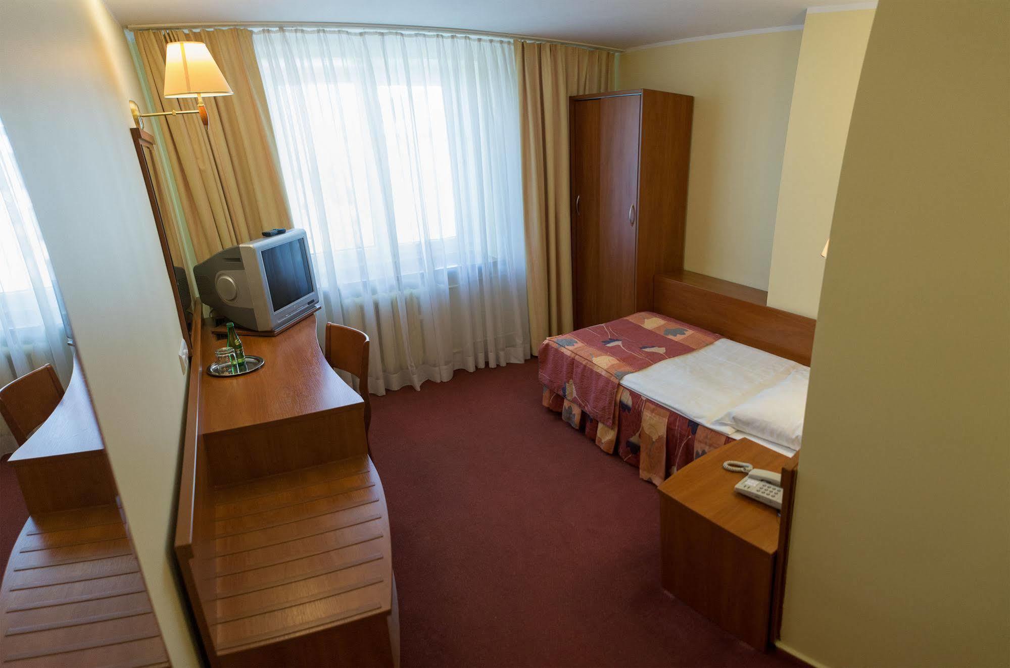 Hotel Prezydencki 4-Star Rzeszow Bagian luar foto