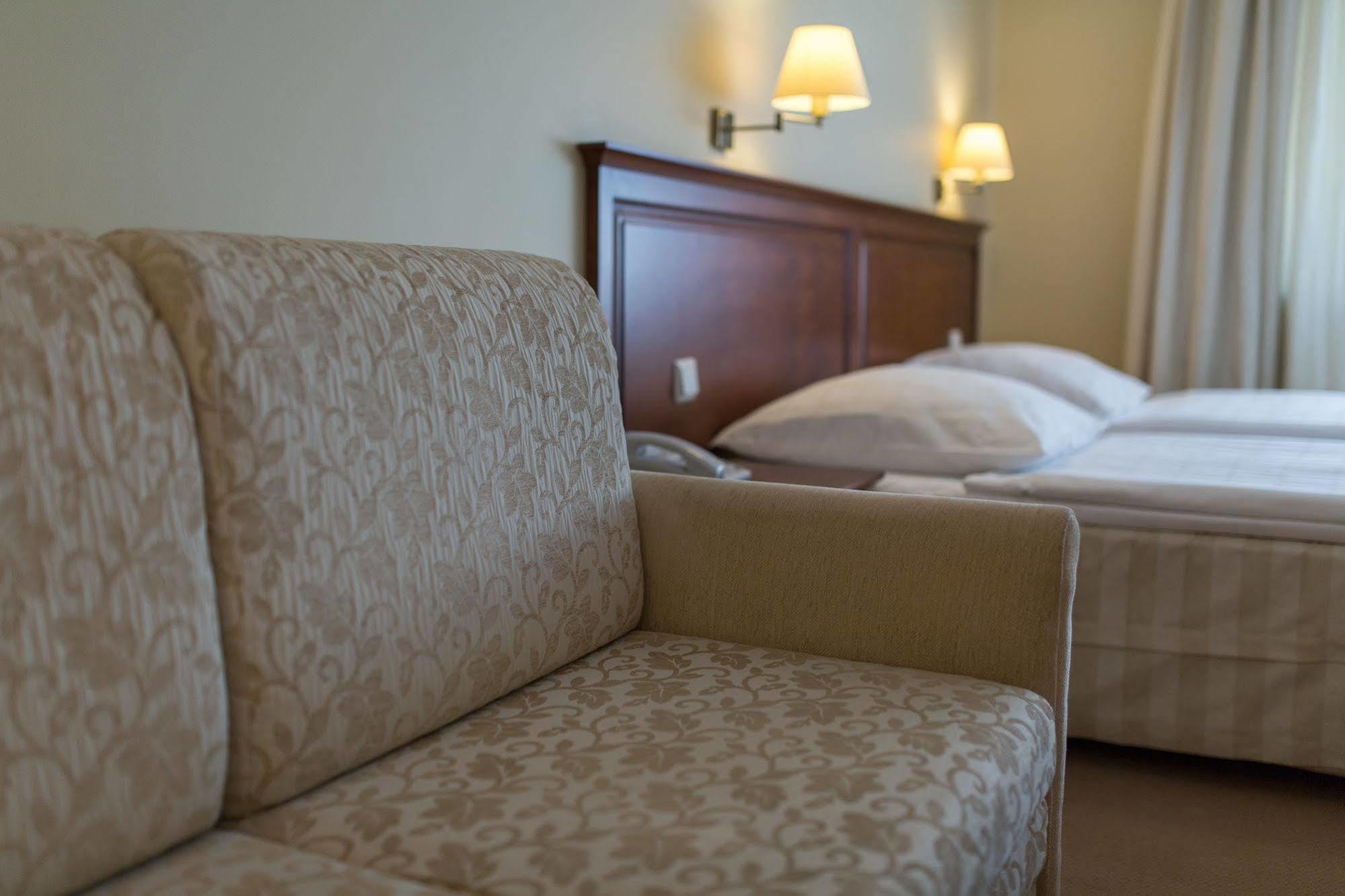 Hotel Prezydencki 4-Star Rzeszow Bagian luar foto