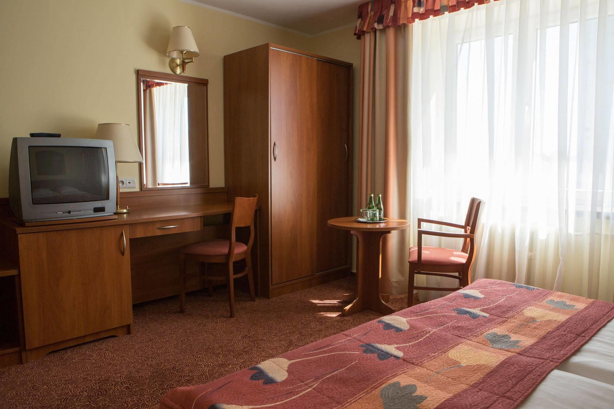 Hotel Prezydencki 4-Star Rzeszow Bagian luar foto